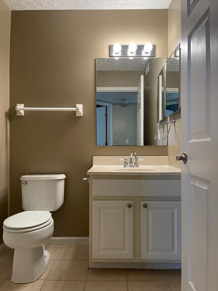 Bathroom - 1 - 5588 Cypress Chase