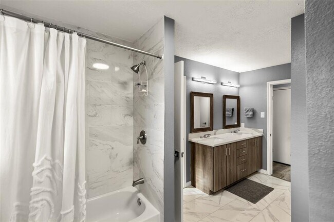 Building Photo - 12423 Honeywood Trail