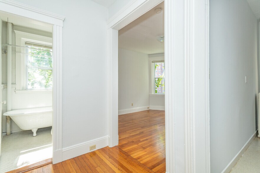 Building Photo - 49 Worthington St