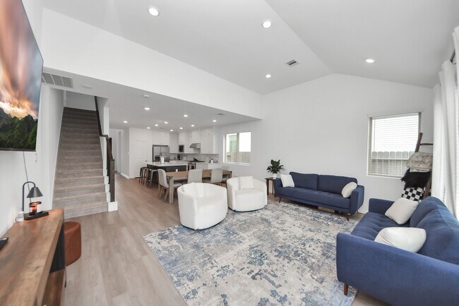 Building Photo - 4946 Sky Blf Dr