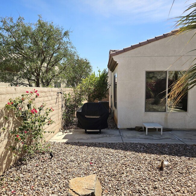 Building Photo - 81672 Avenida Viesca