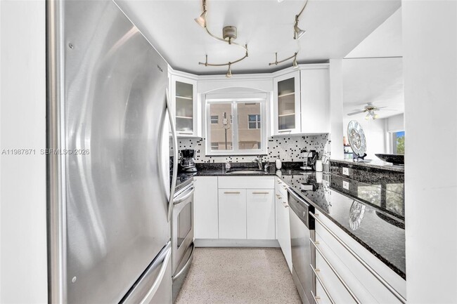 Building Photo - 4144 El Mar Dr