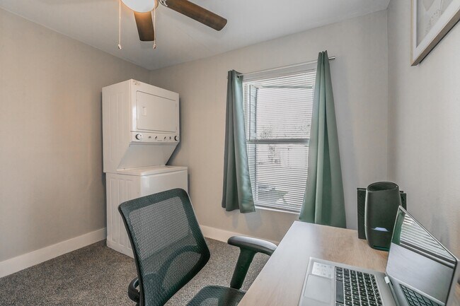 Building Photo - 2617 Marigold Ave