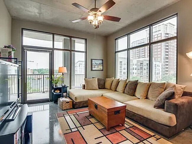 Building Photo - Luxury condo in the Rhythm at Music Row