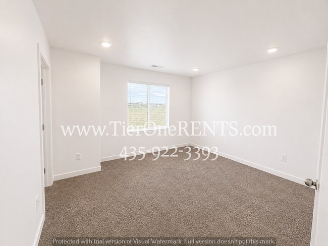 Building Photo - This property offers a NO DEPOSIT option available for qualified renters!