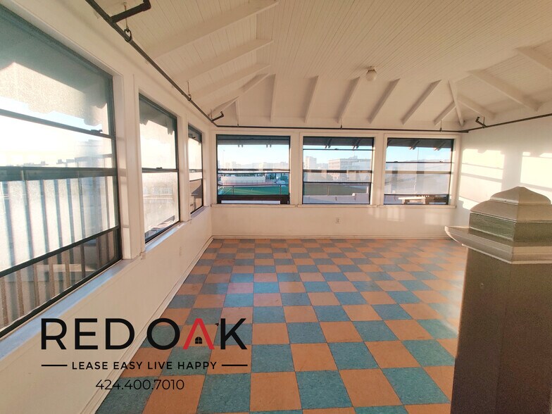 Building Photo - 692 Valencia St