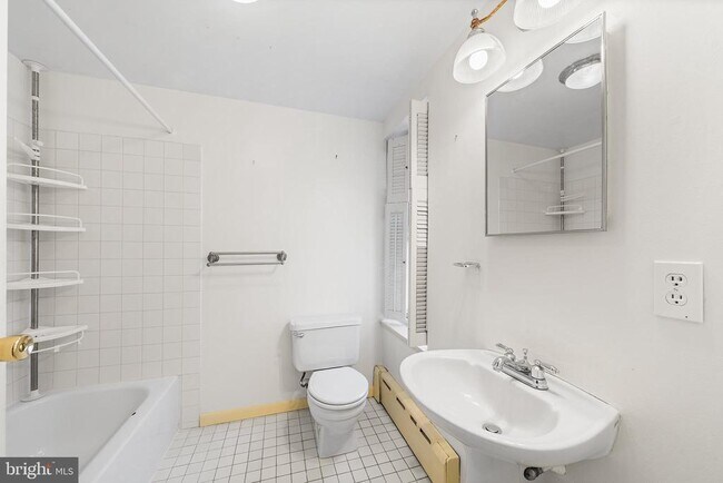 Building Photo - 705 S Warnock St