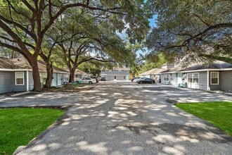 Building Photo - 230 W 27th St