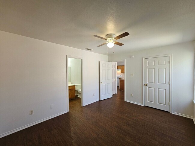 Building Photo - 3407 Toledo Dr
