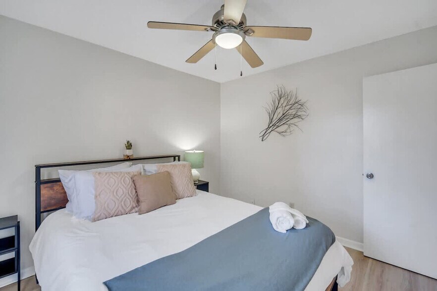 Building Photo - 313 Manden Rd