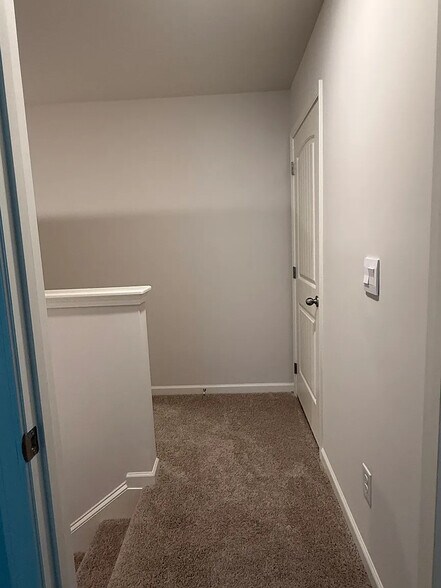 Building Photo - Room in Townhome on Greyton Dr