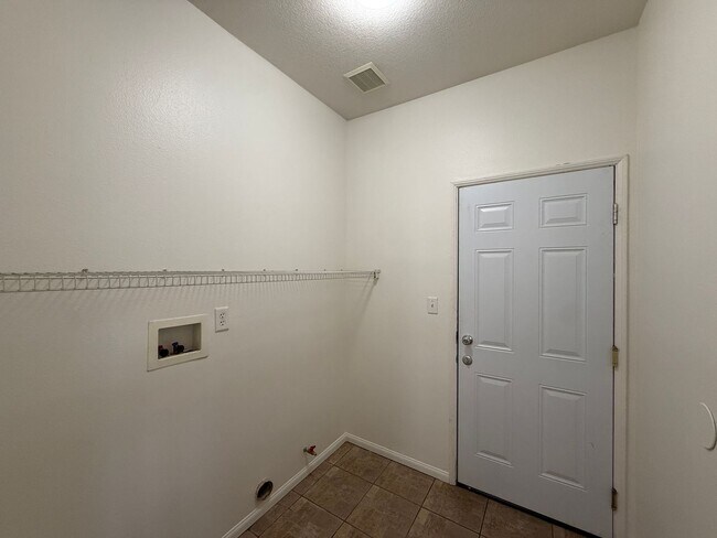 Building Photo - 39201 Jacob Dr