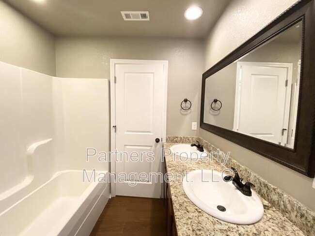Building Photo - 812 Hindman Dr