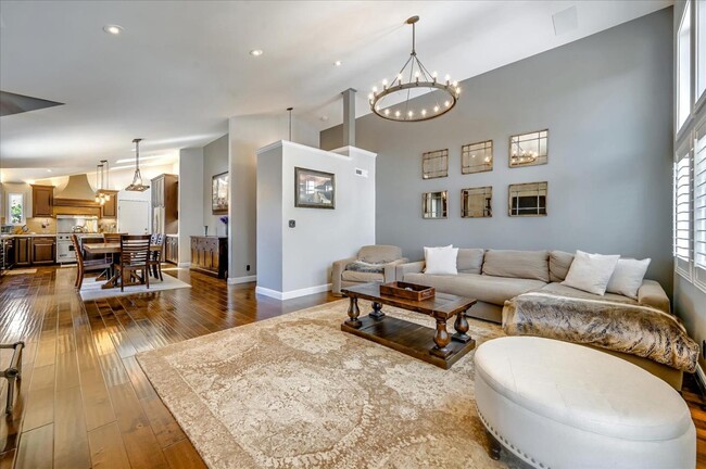 Building Photo - 2320 Rollingwood Dr
