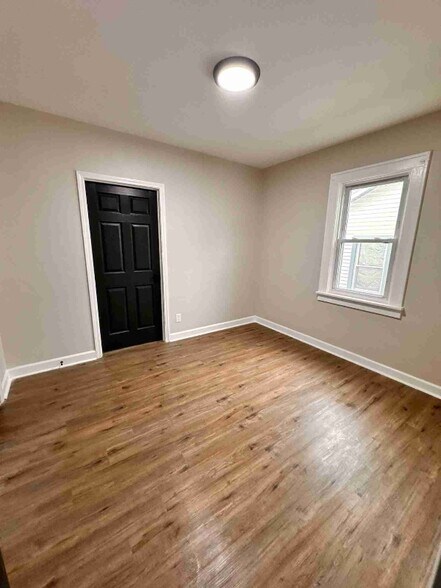 Building Photo - 15316 S Corbin St