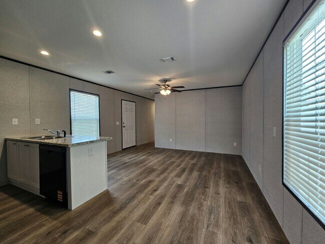 Building Photo - 1057 Myakka Dr