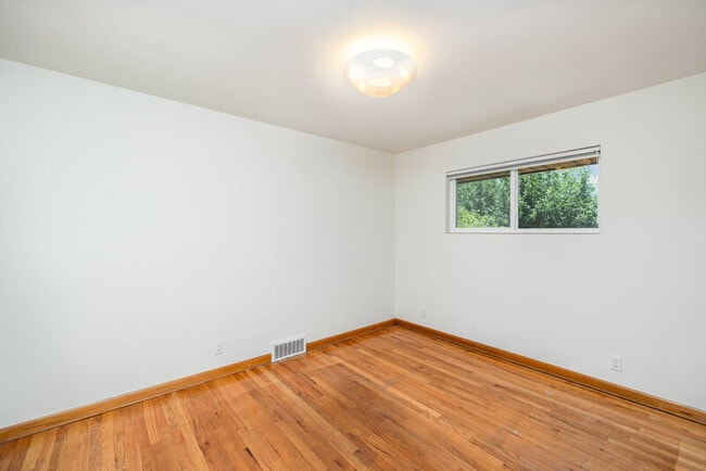 Building Photo - 723 N 81st St