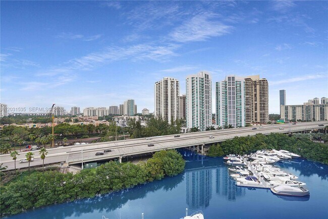 Building Photo - 3500 Mystic Pointe Dr
