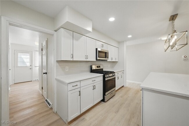 Building Photo - 33115 Ledge Hill Dr