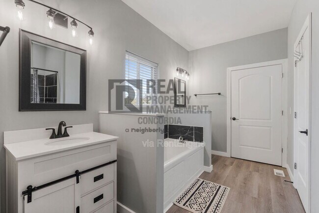 Building Photo - 286 Emily Ln