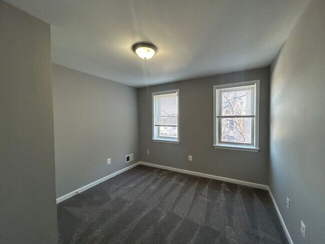 Building Photo - 2 Bedrooms 2 Bathrooms