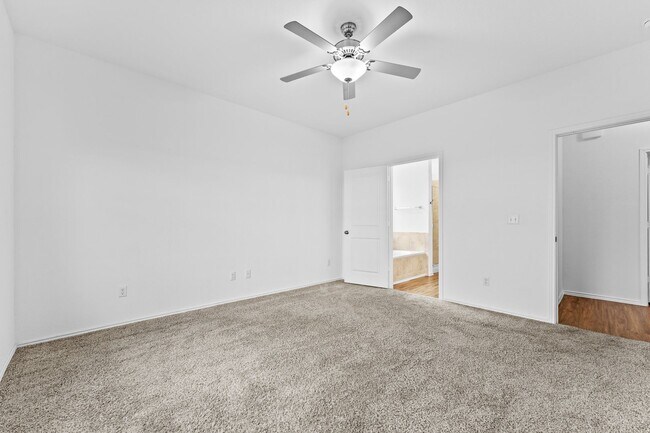 Building Photo - 129 Escondido Cir