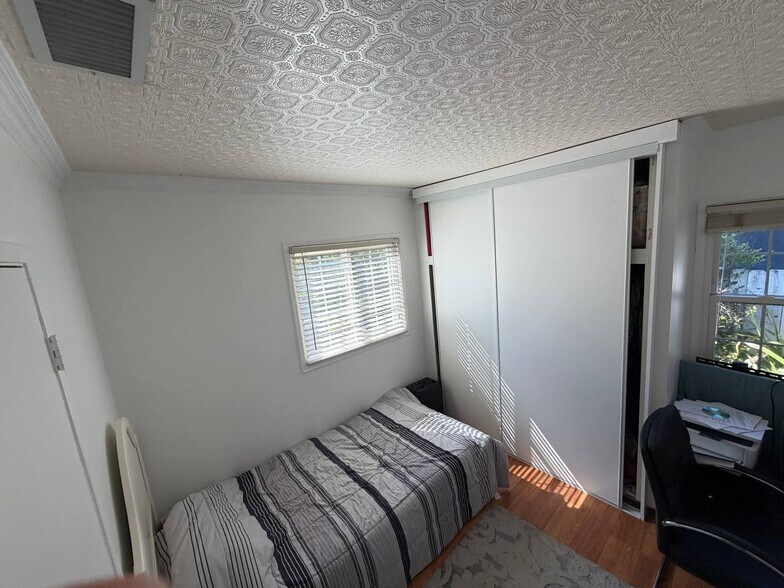 Building Photo - 5903 Texhoma Ave