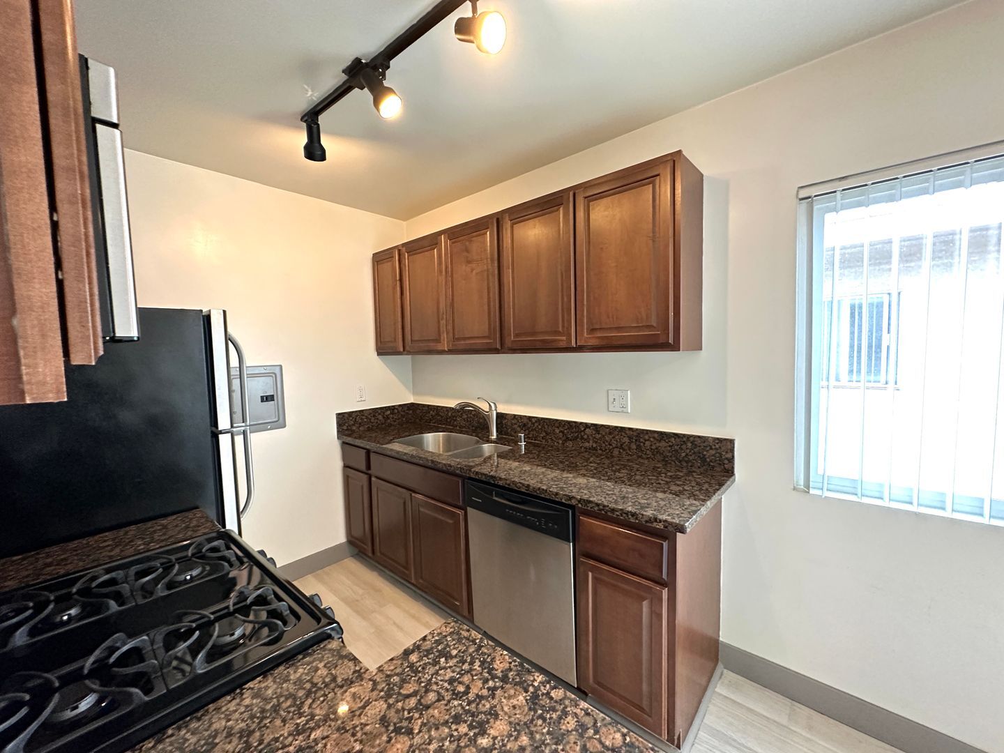 Building Photo - 12618 Pacific Ave