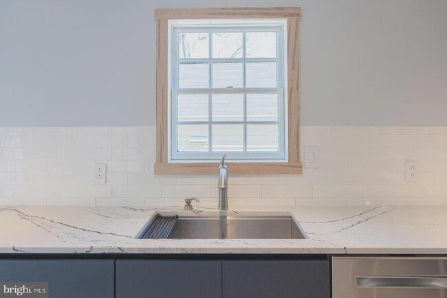 Building Photo - 1611 Avenue B