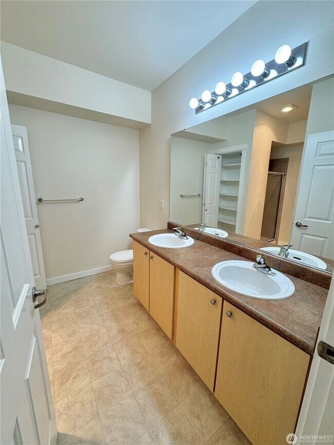 Building Photo - 2bd/2ba Newcastle Condo
