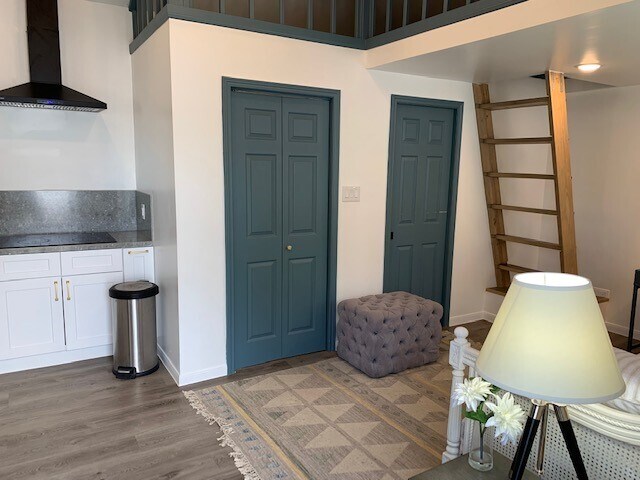 Building Photo - 710 Twin Oaks St