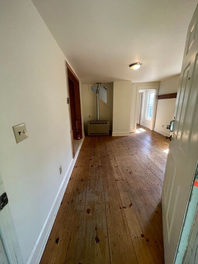 Building Photo - 52 Hickok Pl
