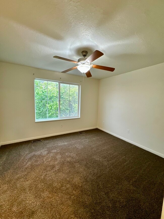 Building Photo - Your Next Home Awaits!