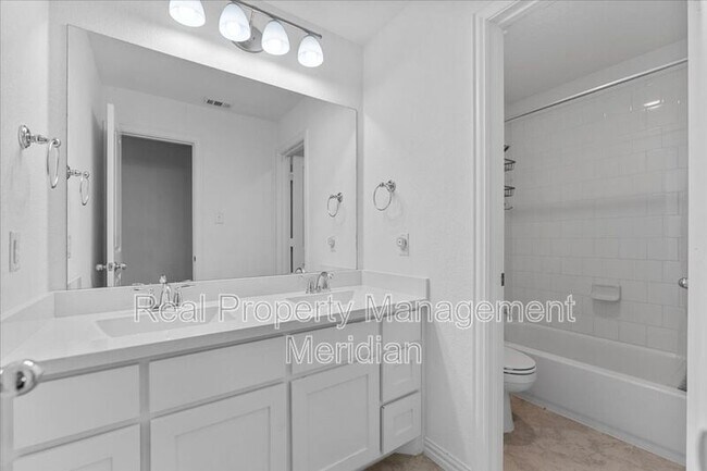 Building Photo - 14928 Belclaire Ave