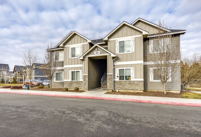 Building Photo - 872 N Maple Grove Rd