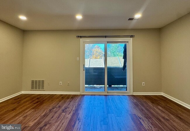 Building Photo - 3885 Steppes Ct