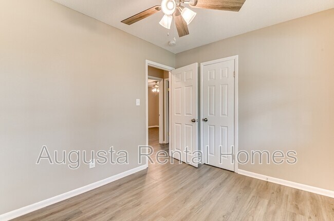 Building Photo - 2328 Prague Ct