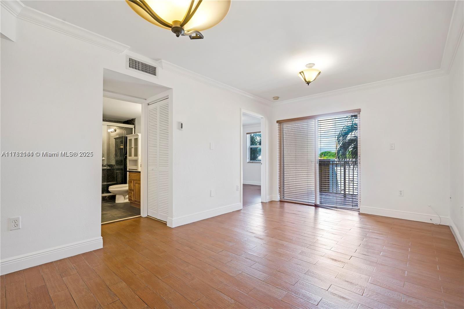 Building Photo - 2441 SW 31st Ave