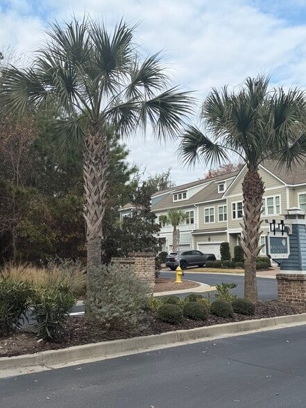 Building Photo - 10 Creekstone Dr