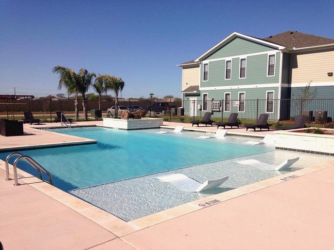 Pool - Seaside Landing Apartments