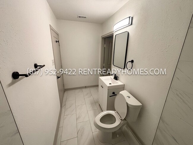 Building Photo - 1446 E Ann Arbor Ave