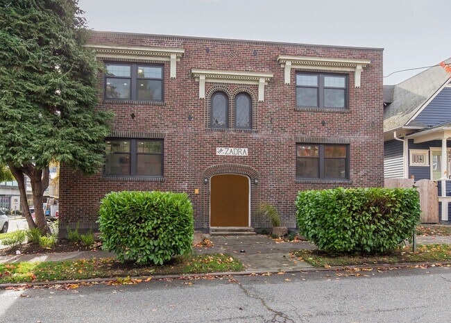 Building Photo - 571 Valley St