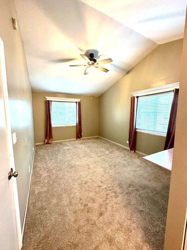 Building Photo - 122 Creston Cir
