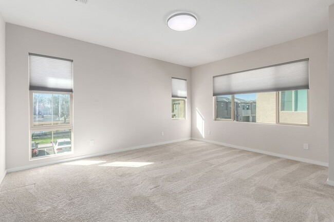 Building Photo - Modern and Spacious Townhome in the Mosaic...