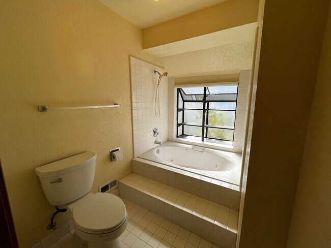 Building Photo - Charming Santa Cruz Townhouse: 3 Beds, 2.5...