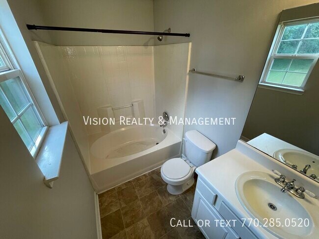 Building Photo - 124 Pin Oak Trail
