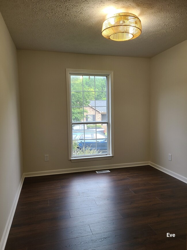 Building Photo - 2733 Airwood Dr