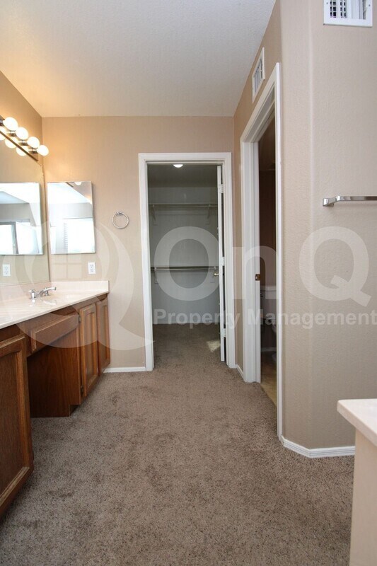 Building Photo - 1450 South Villas Court