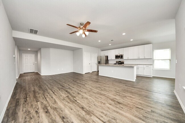 Building Photo - 20715 Southern Wds Blvd
