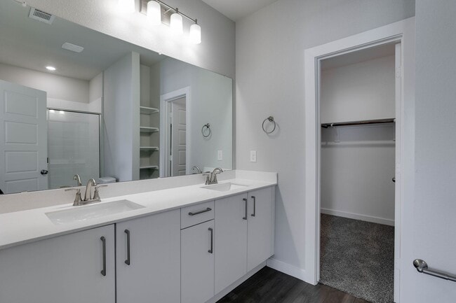 Building Photo - GORGEOUS 3 BEDROOM DUPLEX LOCATED IN MIDLOTHIAN ISD!